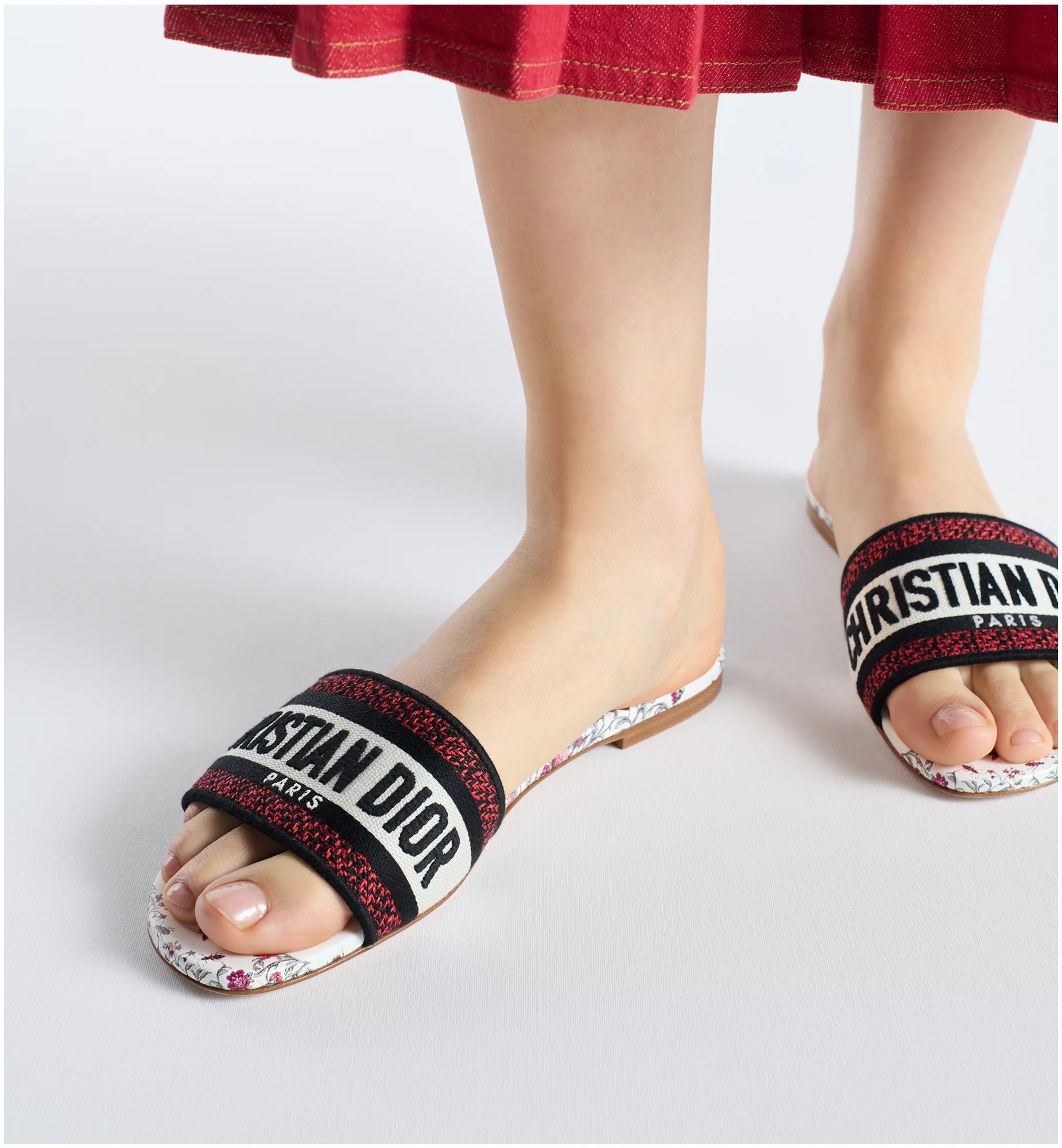 Dioramour Dway Slide - Image 7